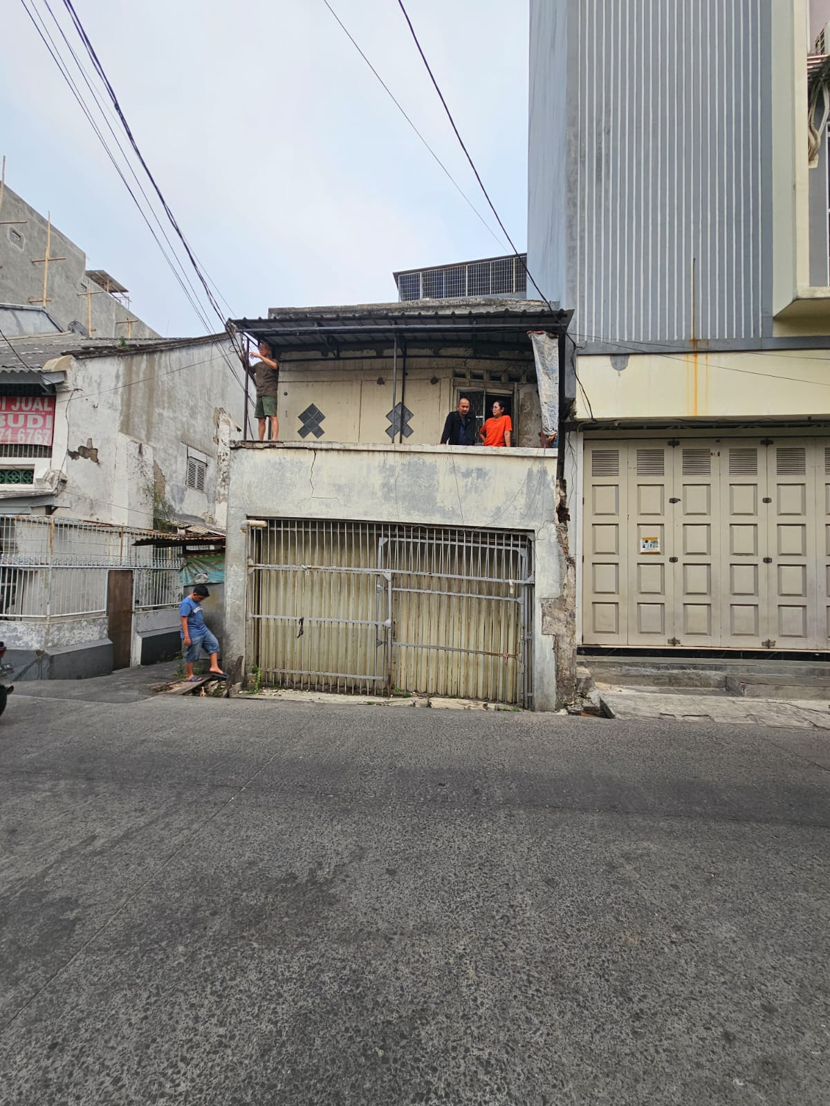 Rumah Kwok Joen Fong (73). Wanita lanjut usia (lansia) warga kelurahan Roa Malaka, kecamatan Tambora, Jakarta Barat