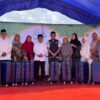 Ketua Dunia Melayu Dunia Islam (DMDI) Kabupaten Polewali Mandar, Andi Bebas Manggazali menyerahkan koper kepada 10 orang calon jemaah umrah.