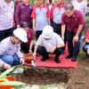 Jusuf Kalla dan Alumni FEB Unhas Saat Peletakan Batu Pertama Peresmian Pembangunan Gedung Perkuliahan Baru