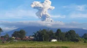 Gunung Marapi Kembali Erupsi, Abu Vulkanik Capai 1 Km