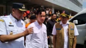 Wakil Presiden Gibran Rakabuming Didampingi Wali Kota Bekasi Tinjau Lokasi Banjir