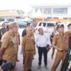 Wali Kota Bekasi, Tri Adhianto, melakukan inspeksi langsung terhadap dua Stasiun Pengisian Bahan Bakar Umum (SPBU) di Kota Bekasi