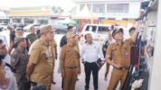 Wali Kota Bekasi, Tri Adhianto, melakukan inspeksi langsung terhadap dua Stasiun Pengisian Bahan Bakar Umum (SPBU) di Kota Bekasi