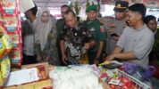 Asisten Daerah Bidang Perekonomian dan Pembangunan Abdul Aziz Saat Inspeksi di Pasar Tramo