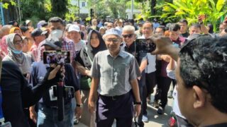 Massa Tim Pembela Ulama dan Aktivis (TPUA) Datangi Rumah Jokowi