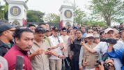 Temui Pendemo, Gubernur SDK Siap Tindak Tegas Tambang Pasir Ilegal