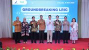 Kepala Badan Pengawas Obat dan Makanan Republik Indonesia (BPOM RI) Prof Dr Taruna Ikrar secara simbolis melakukan penanaman pohon sebagai tanda dimulainya pembangunan groundbreaking fasilitas baru PT Lapi Laboratories