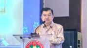 Jusuf Kalla Saat Menyampaikan Sambutan Dalam Acara Rapimnas PGRI Tahun 2025
