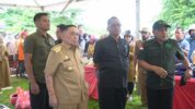 Wakil Gubernur Sulbar Salim S Mengga Saat Pasar Pangan Murah Jelang Idul Adha
