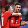 Diogo Jota Bersama Cristiano Ronaldo Saat Selebrasi Kemenangan Timnas Portugal atas Slovenia Pada Babak 16 Besar UEFA Euro 2024