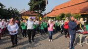 Hari Anak Nasional, Ketua TP PKK Senam Ceria Bersama Siswa SD di Kota Bekasi