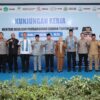 Mendes PDT, Yandri Susanto Bersama Kepala Badan Pemeliharaan Keamanan (Kabaharkam) Mabes Polri, Komjen Pol Fadhil Imran Saat Menyambangi Pondok Pesantren Bai Mahdi Sholeh Ma'mun