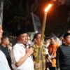 Wakil Bupati Kepulauan Selayar, H. Muhtar, M.M Secara Resmi Melepas Peserta Malam Taptu Dalam Rangka Memeriahkan Peringatan Hari Ulang Tahun (HUT) ke-80 Kemerdekaan Republik Indonesia, Sabtu Malam (16/8/2025).