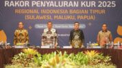Wakil Menteri Koperasi dan Usaha Mikro, Kecil, dan Menengah (UMKM), Helvi Moraza Saat Menghadiri Rapat Koordinasi Penyaluran KUR 2025 Regional Indonesia Timur yang Mengangkat Tema "Tepat Sasaran, Tepat Guna, dan Tepat Waktu" di Gedung Otoritas Jasa Keuangan (OJK) Makassar, Kamis, (28/7/2025).