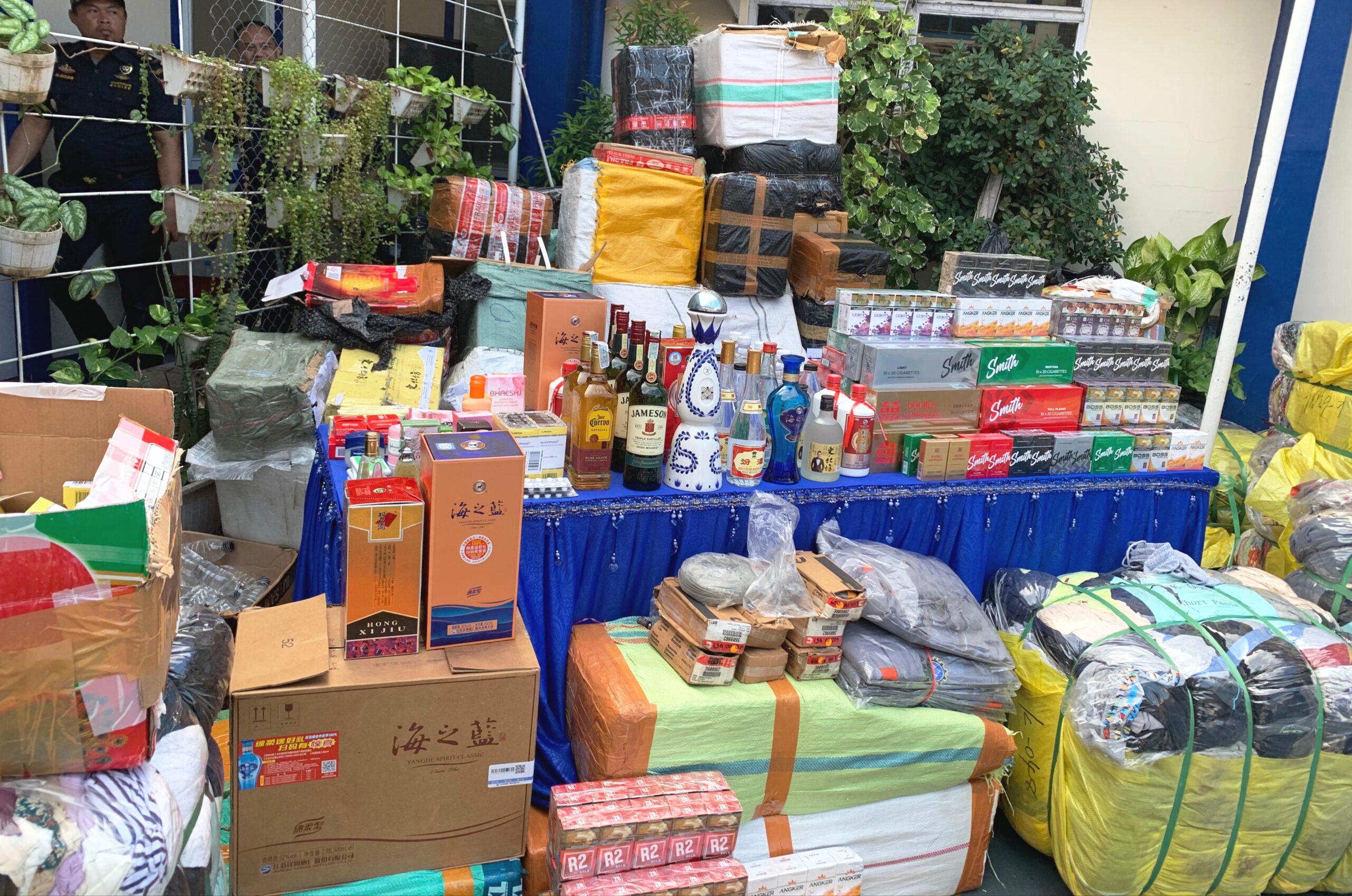 Bea Cukai Makassar Musnahkan Rokok, Miras hingga Kosmetik Ilegal Senilai Rp12 Milliar