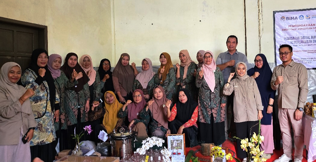 Pengabdian Masyarakat UNM Dorong Pemasaran Digital Anggrek untuk Kelompok Wanita Tani di BantaengPengabdian Masyarakat UNM Dorong Pemasaran Digital Anggrek untuk Kelompok Wanita Tani di Bantaeng