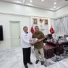 Wakil Gubernur Lembaga Ketahanan Nasional (Lemhannas) Laksamana Madya Edwin Saat Menerima Kunjungan Ketua Umum Jaringan Media Siber Indonesia (JMSI) Dr. Teguh Santosa di Ruang Kerjanya, Kamis, (18/9/2025).