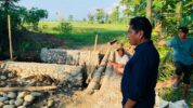 Anggota DPRD Kabupaten Luwu Utara, Jalisman Tinjau Pembangunan Plat Deukker di Buangin