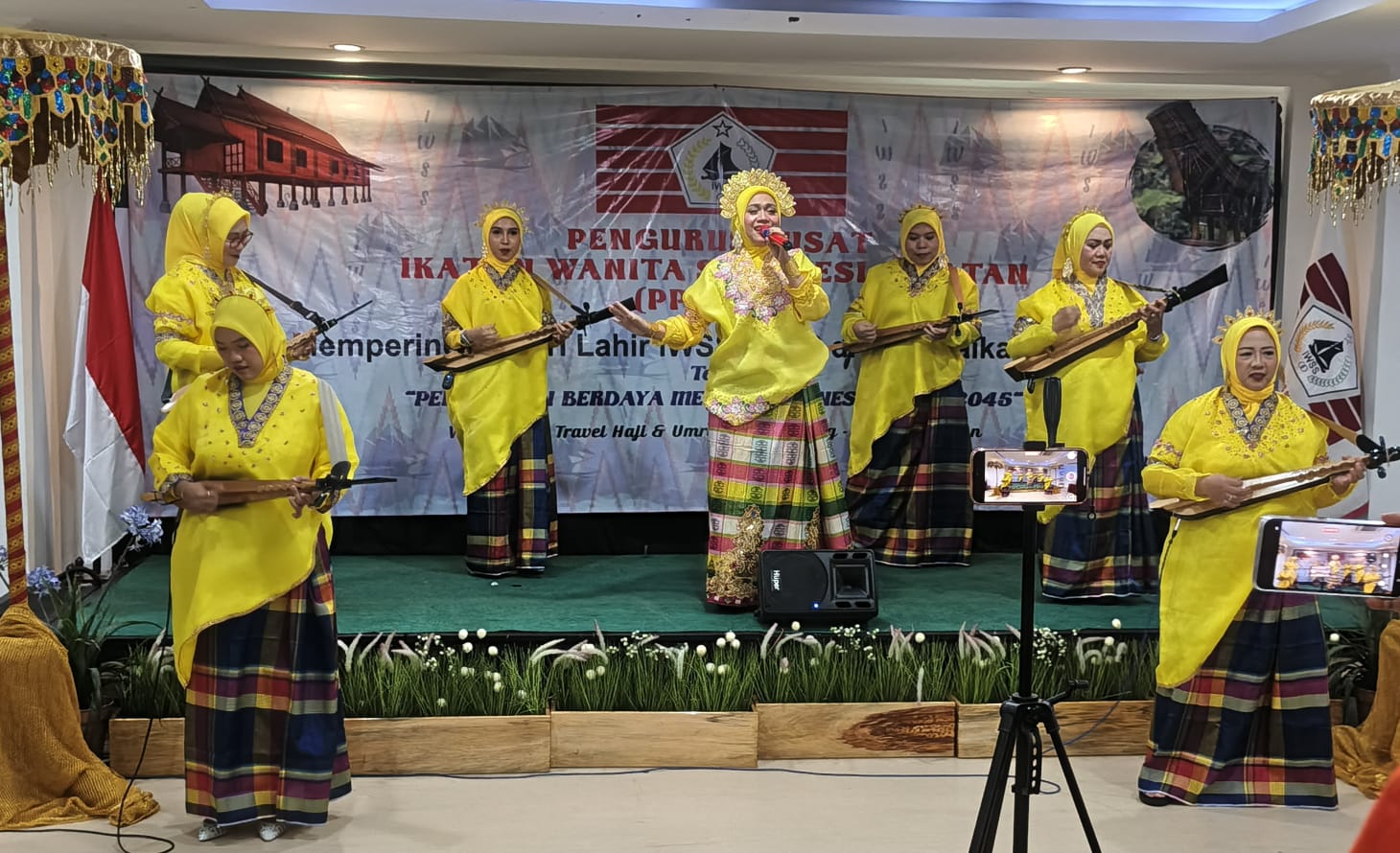 Ikatan Wanita Sulawesi Selatan (IWSS) merayakan Hari Ulang Tahun (HUT). (Ist)