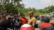 Wali Kota Bekasi Pantau Penertiban Bangunan Liar di Saluran PJT Wisma Asri