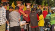 Wali Kota Bekasi Tri Adhianto Bersama Jajaran ASN Turun Langsung Bagikan Makanan untuk Warga dan Ojol