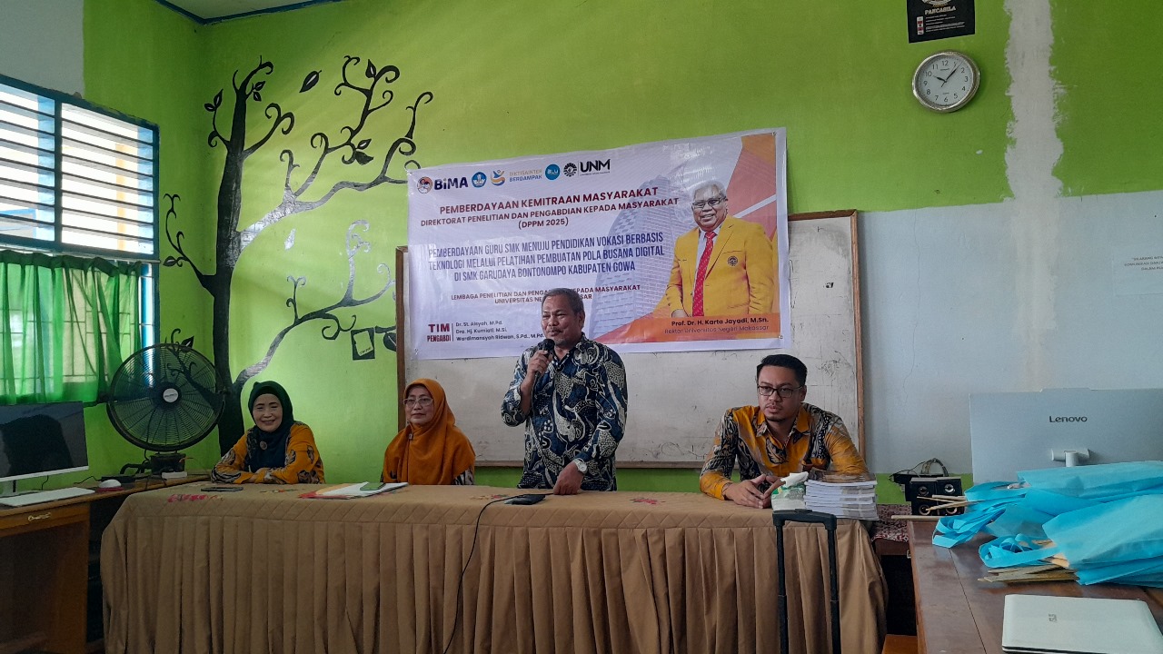 Dosen UNM Latih Guru SMK Garudaya Gowa Kuasai Pembuatan Pola Busana Digital