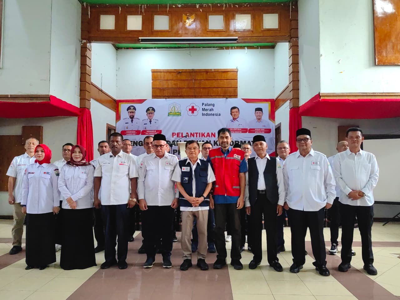 Jusuf Kalla Usai Melantik Murdani Sebagai Ketua PMI Provinsi Aceh Masa Bakti Periode 2025–2030