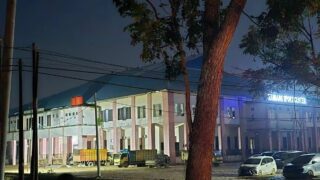 Suasana Posko Pengungsian Utama di Tamiang Sport Center Kembali Menyala pada Kamis (4/12/2025) Setelah Adanya Pasokan Listrik dari Jaringan PLN