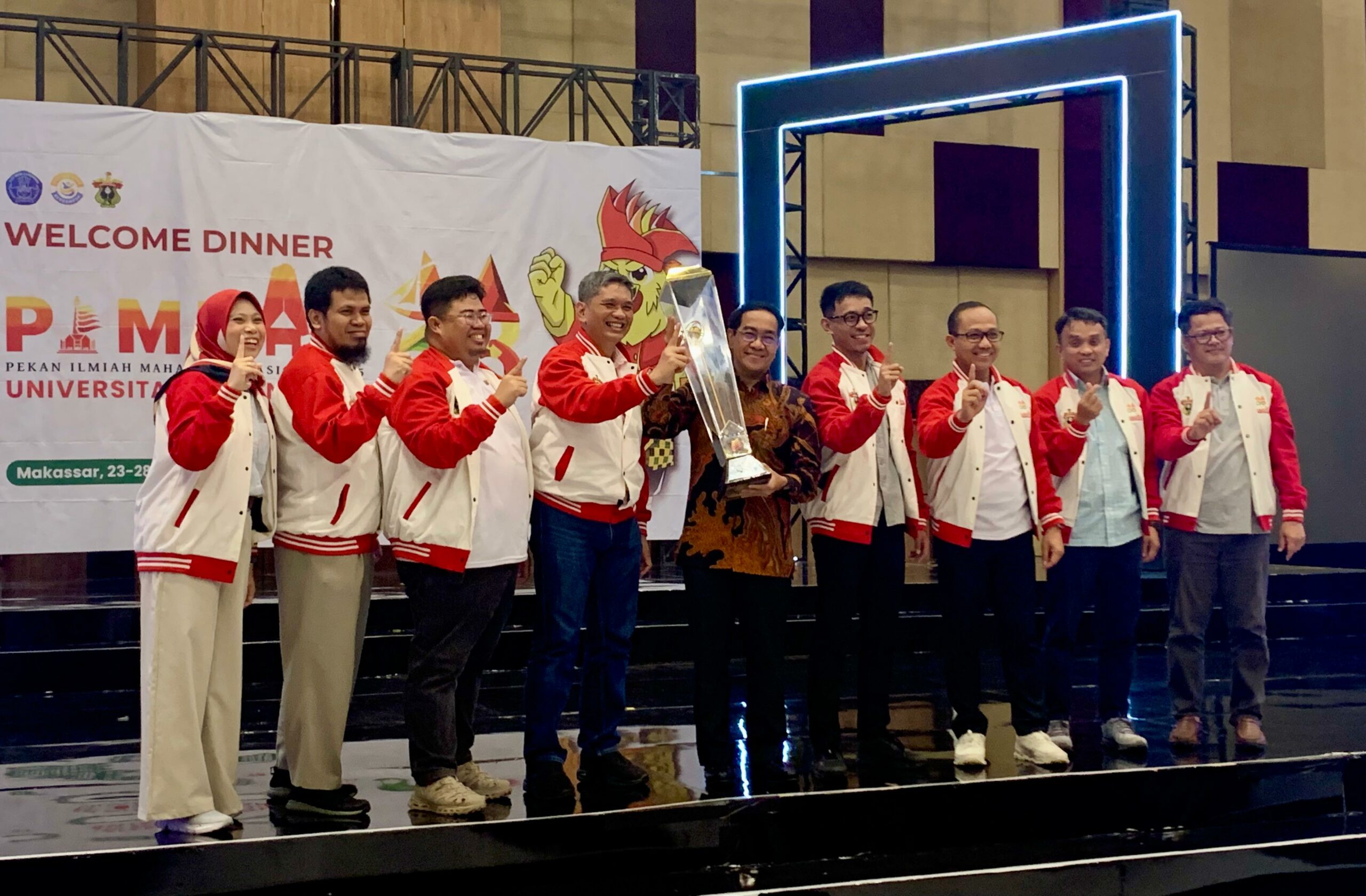 Pertahankan Gelar Juara Umum Pimnas, Unhas Hadiahi Peserta Studi Banding ke Singapura dan Malaysia