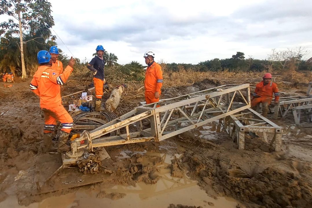 PLN Kebut Siang Malam Perbaikan Jalur Listrik Langsa-Pangkalan Brandan