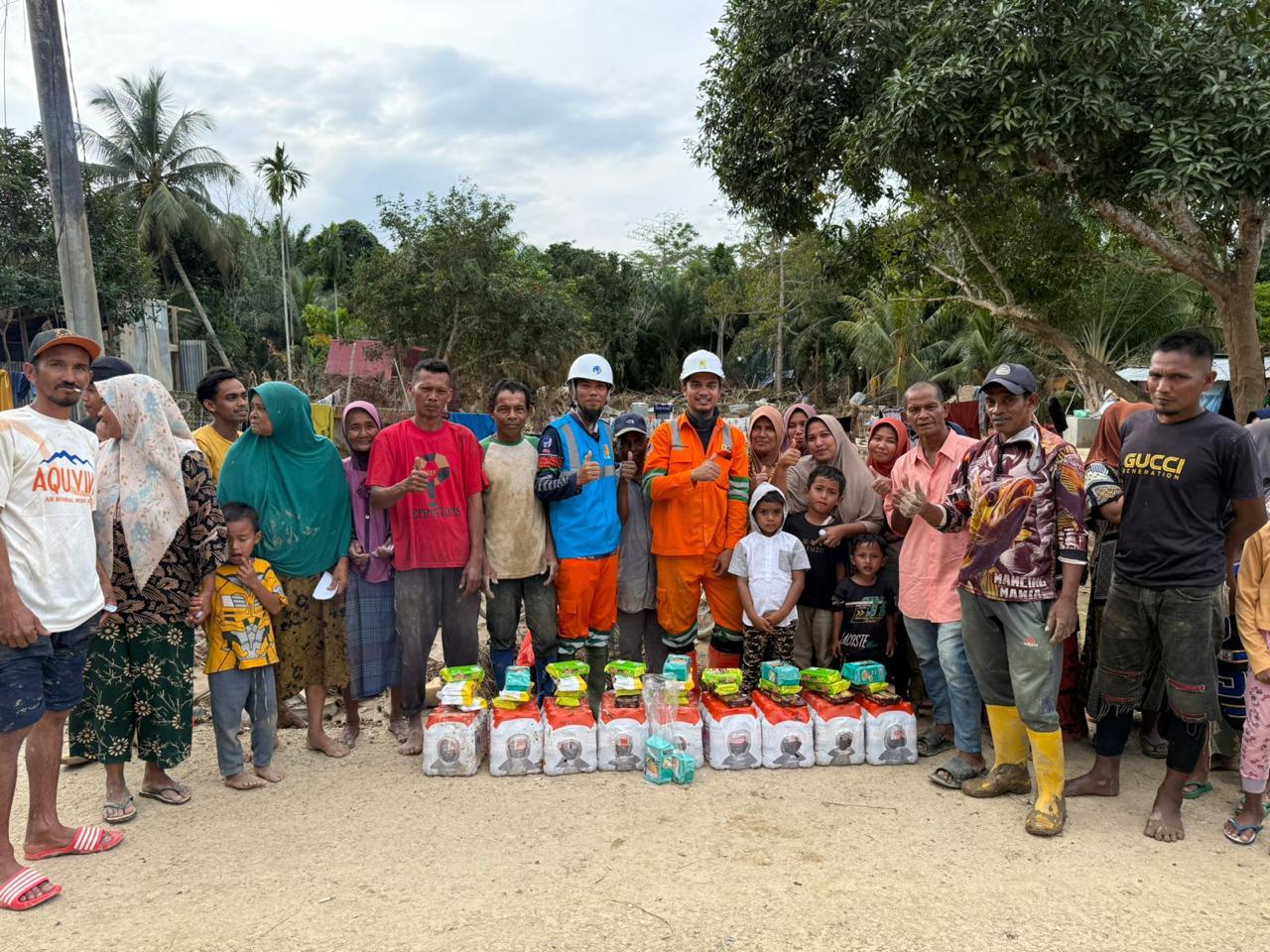 YBM PLN UID Sulselrabar Salurkan Bantuan Kemanusiaan untuk Korban Bencana Aceh Utara