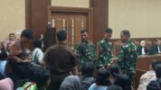 penjelasan kejagung dan mabes tni soal 3 tentara di sidang nadiem makarim wza