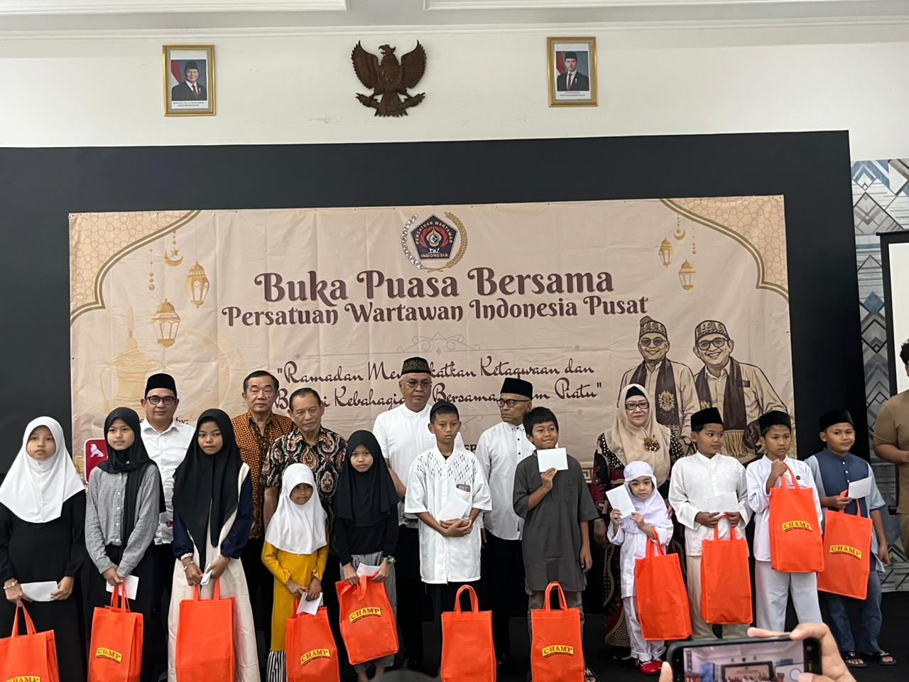 Persatuan Wartawan Indonesia (PWI) Pusat menggelar kegiatan Buka Puasa Bersama dan Santunan Yatim Piatu
