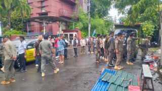 Pemkot Makassar Bongkar 16 Lapak di Datu Museng, Trotoar Kembali Difungsikan